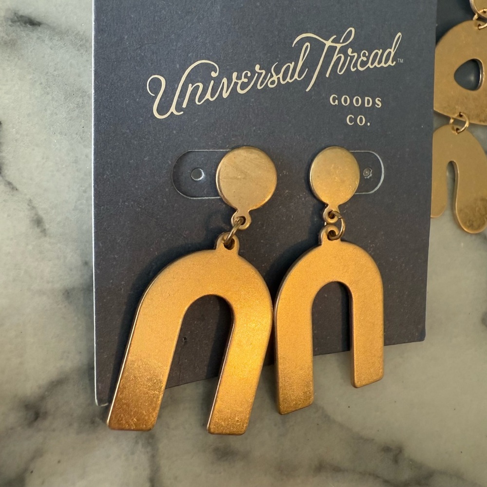 Universal Thread Earrings Bundle - 3 Pairs - Picture 4 of 5